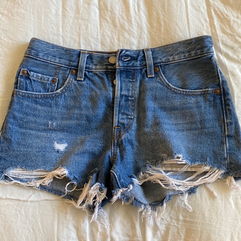 Levi 501 denim shorts medium wash